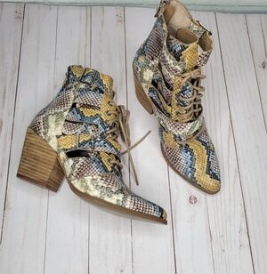 Steve Madden Palermo Multicolor Snakeskin Lace Up Booties